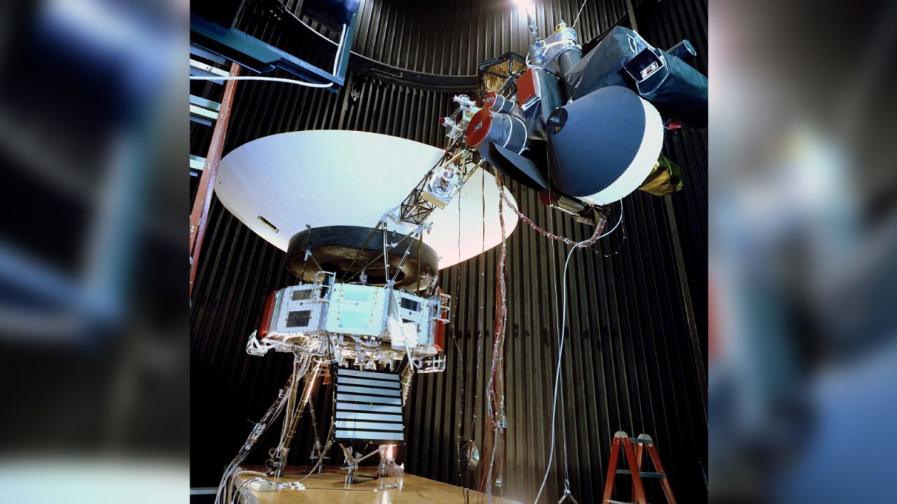 The Voyager proof test model, seen here in 1976, has a platform that displays several science instruments.